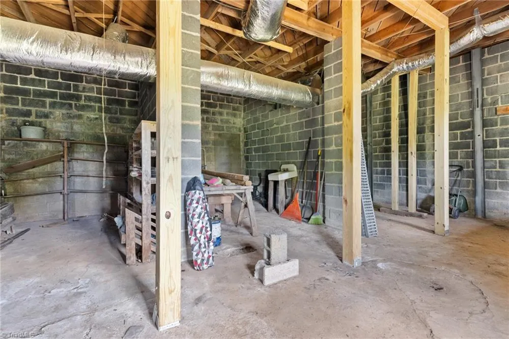 4532 Nc Highway 18 Sparta, NC 28675