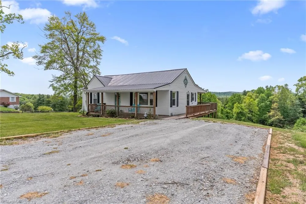 4532 Nc Highway 18 Sparta, NC 28675