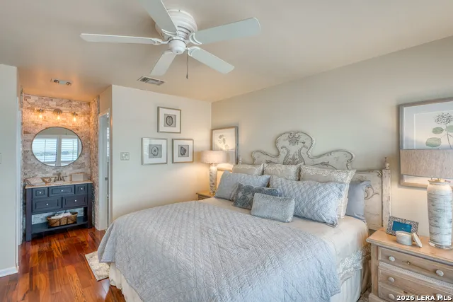 528 LIGHTHOUSE DR  # 6 #6 Unit 6 Horseshoe Bay, TX 78657