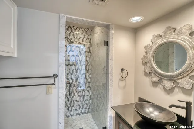 528 LIGHTHOUSE DR  # 6 #6 Unit 6 Horseshoe Bay, TX 78657