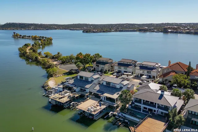528 LIGHTHOUSE DR  # 6 #6 Unit 6 Horseshoe Bay, TX 78657