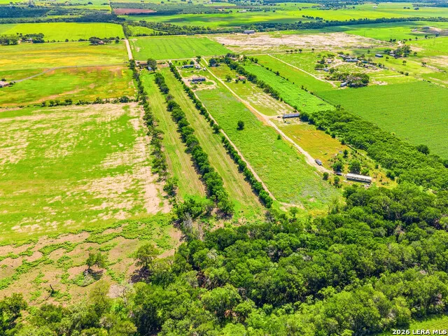 1263 County Road 345 La Vernia, TX 78121
