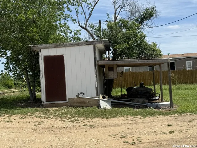 1263 County Road 345 La Vernia, TX 78121