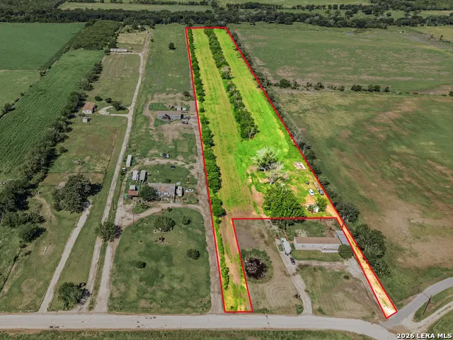 1263 County Road 345 La Vernia, TX 78121