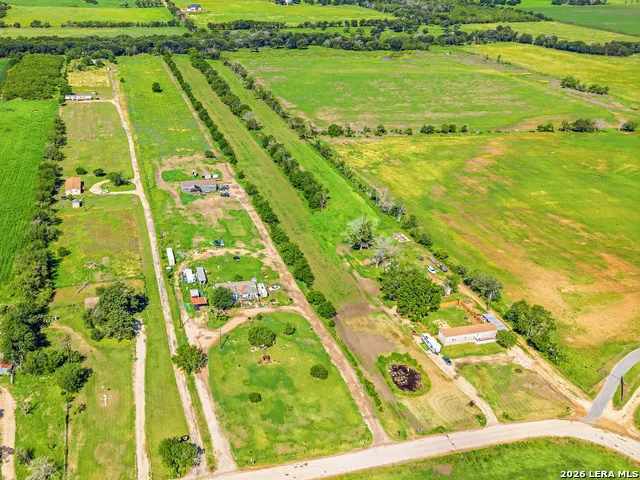 1263 County Road 345 La Vernia, TX 78121