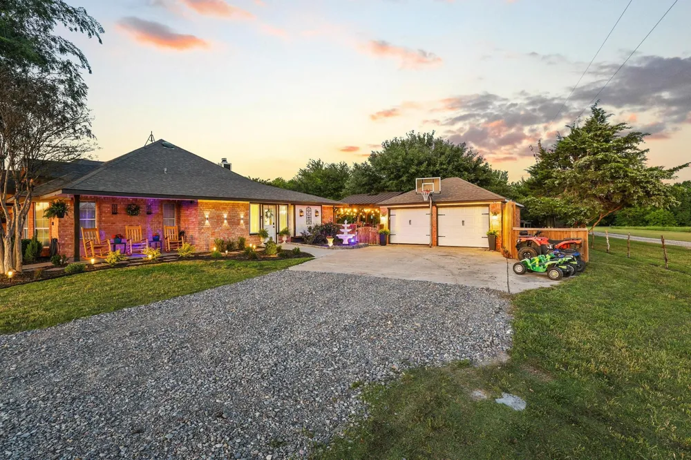 981 County Road 4918 Trenton, TX 75490