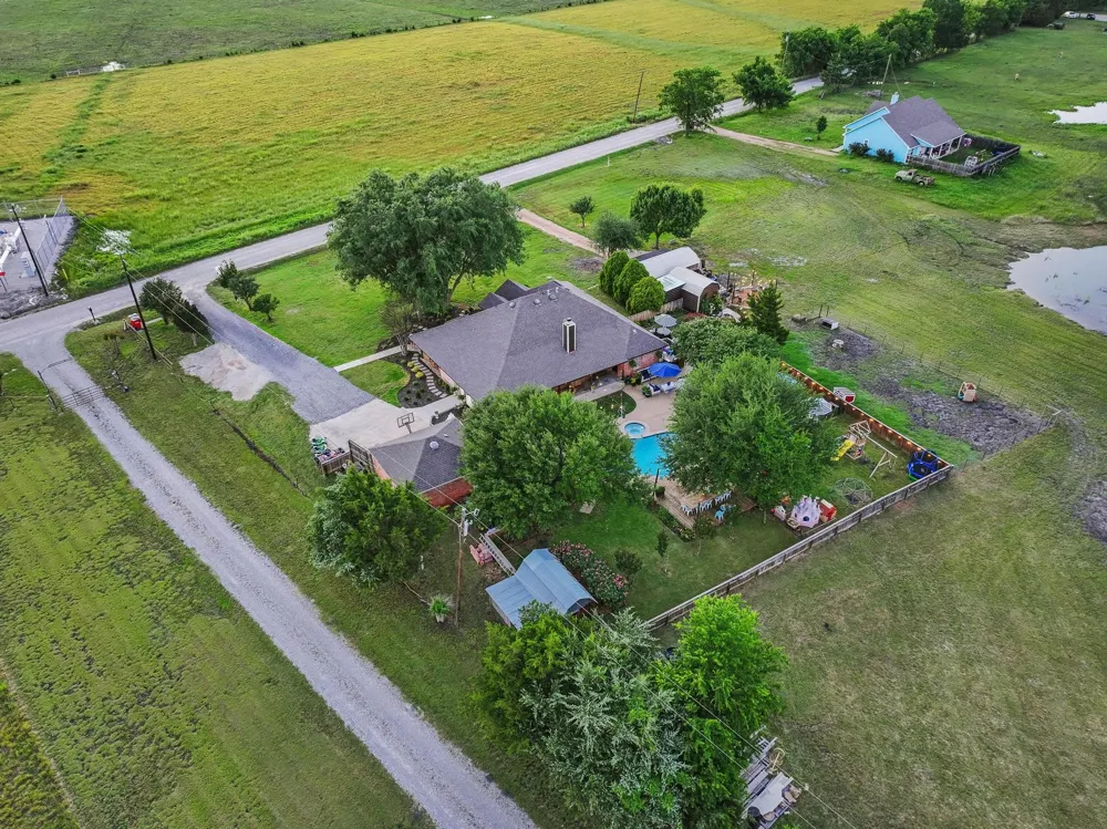 981 County Road 4918 Trenton, TX 75490