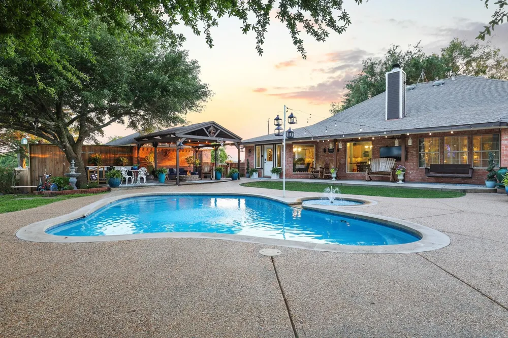 981 County Road 4918 Trenton, TX 75490