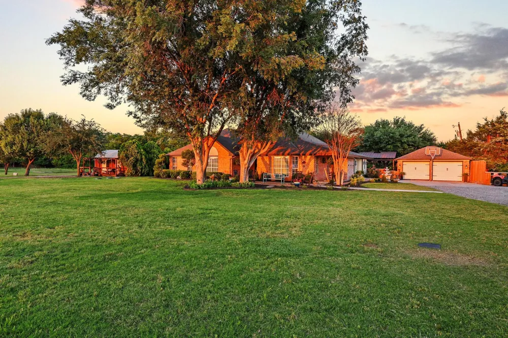 981 County Road 4918 Trenton, TX 75490