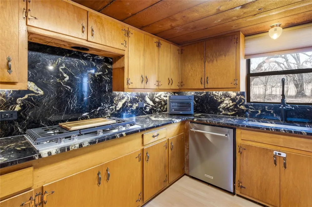 9213 Wilson Road Pilot Point, TX 76258