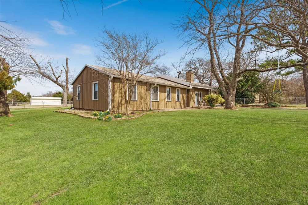 9213 Wilson Road Pilot Point, TX 76258
