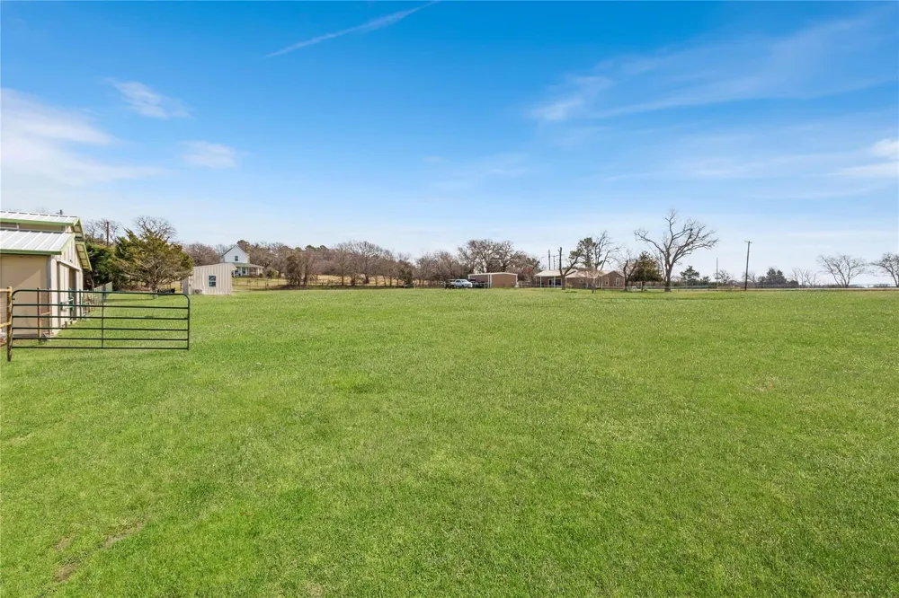9213 Wilson Road Pilot Point, TX 76258