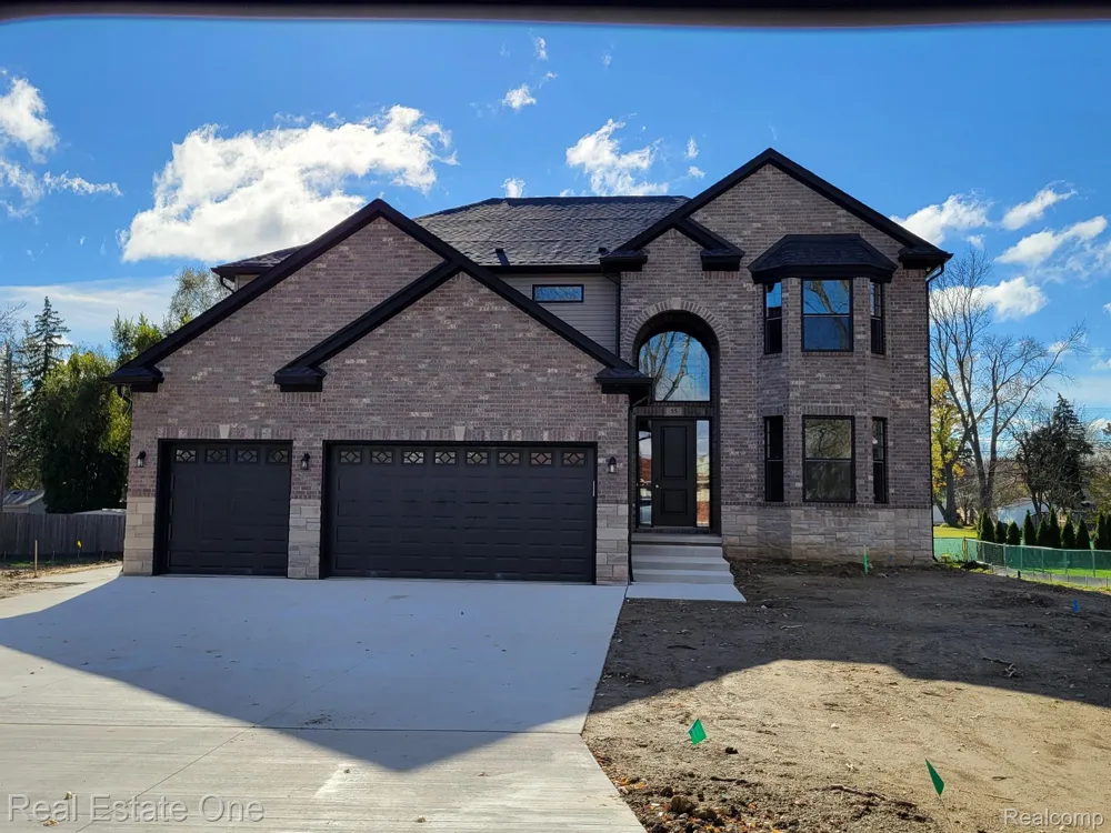 25 FLORENCE DRIVE Troy City, MI 48098