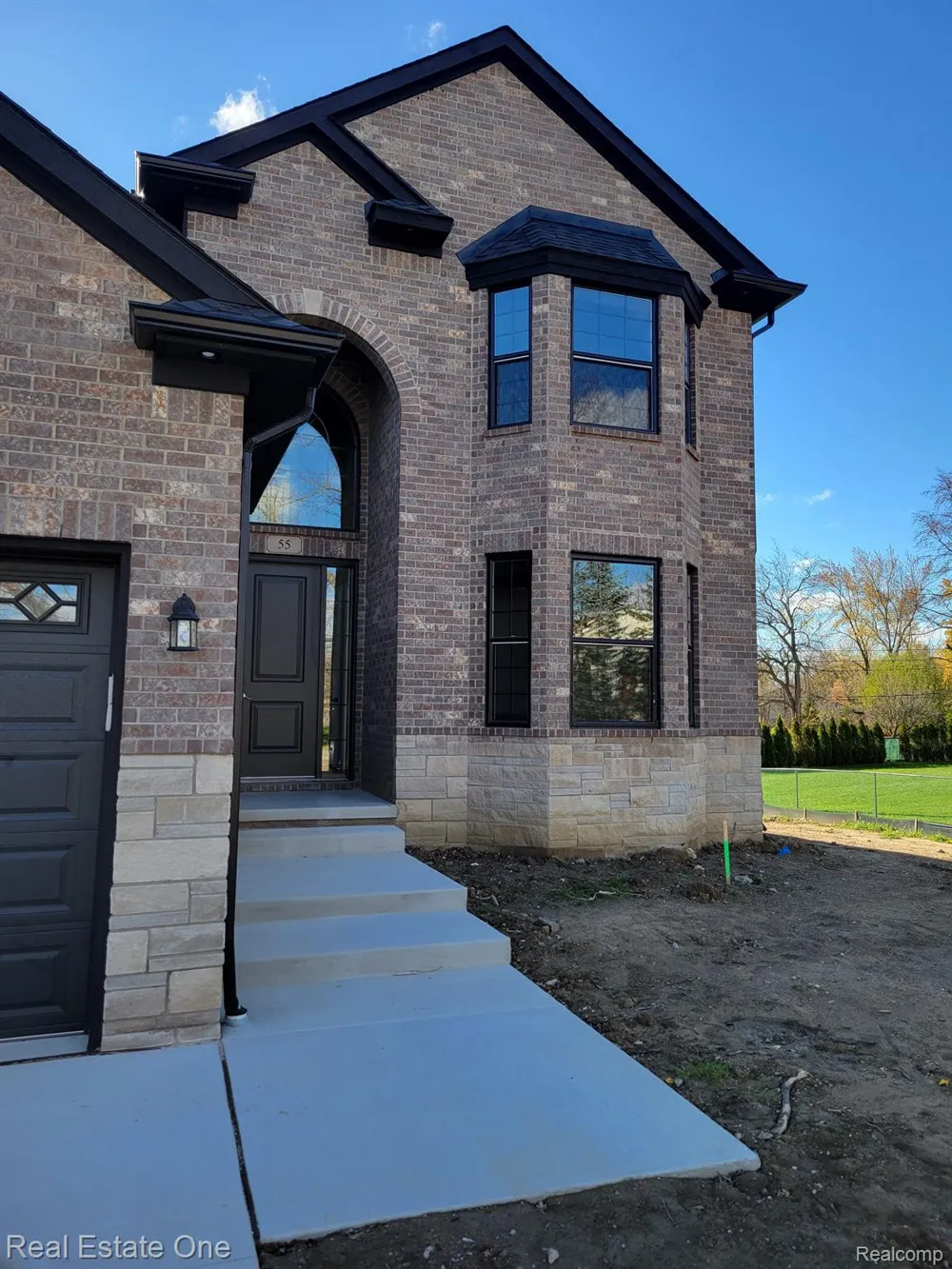 25 FLORENCE DRIVE Troy City, MI 48098
