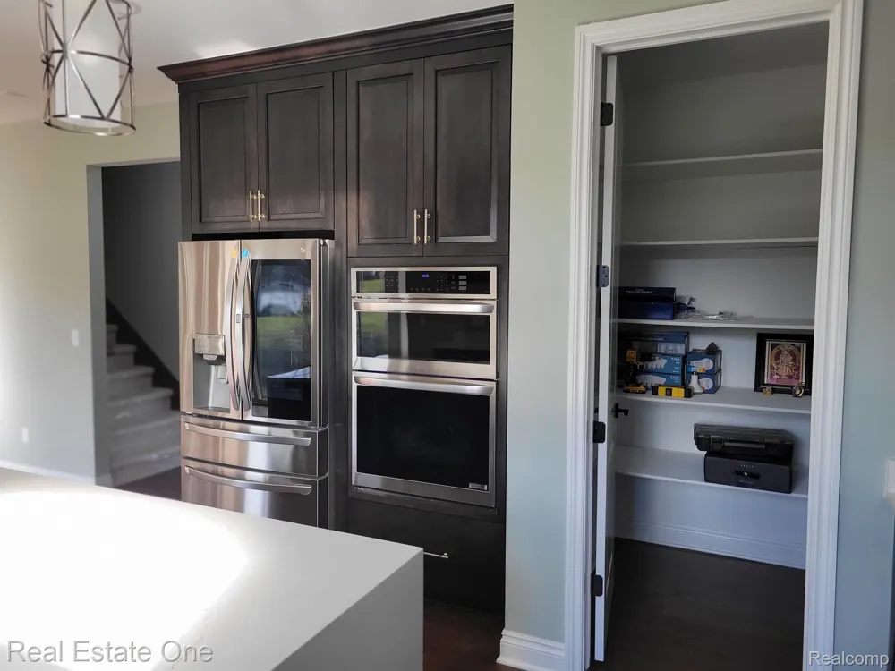 25 FLORENCE DRIVE Troy City, MI 48098
