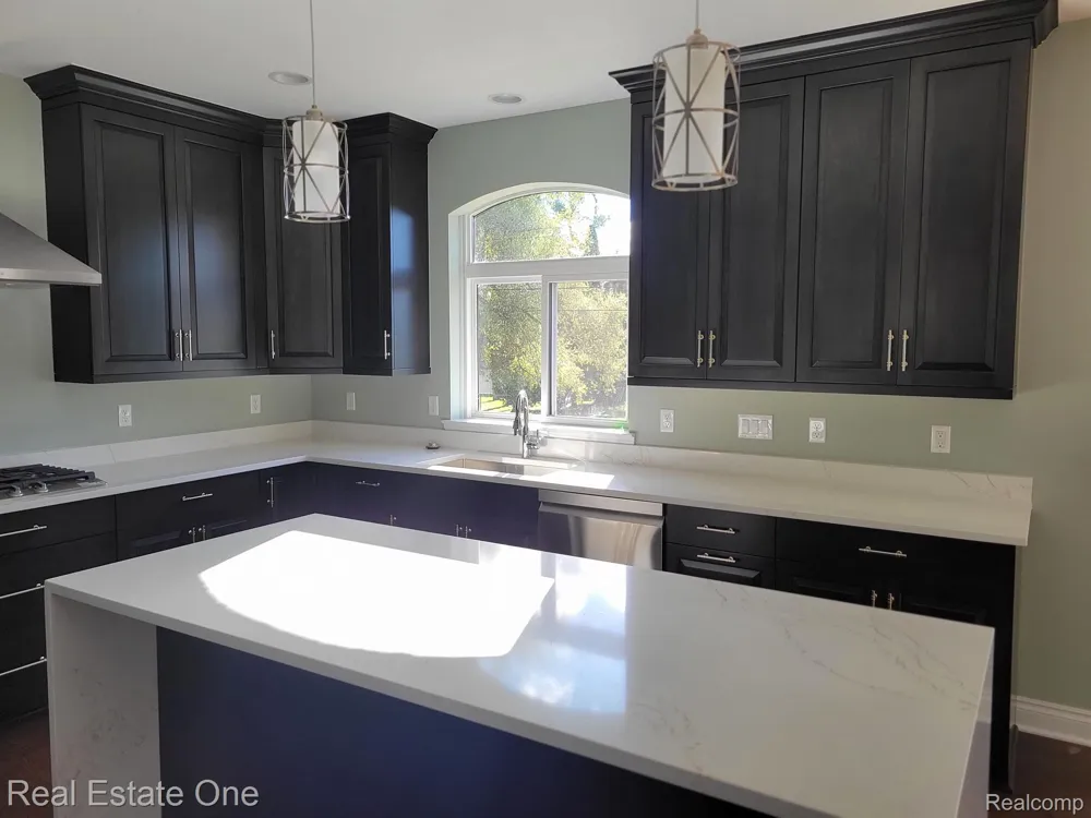 25 FLORENCE DRIVE Troy City, MI 48098