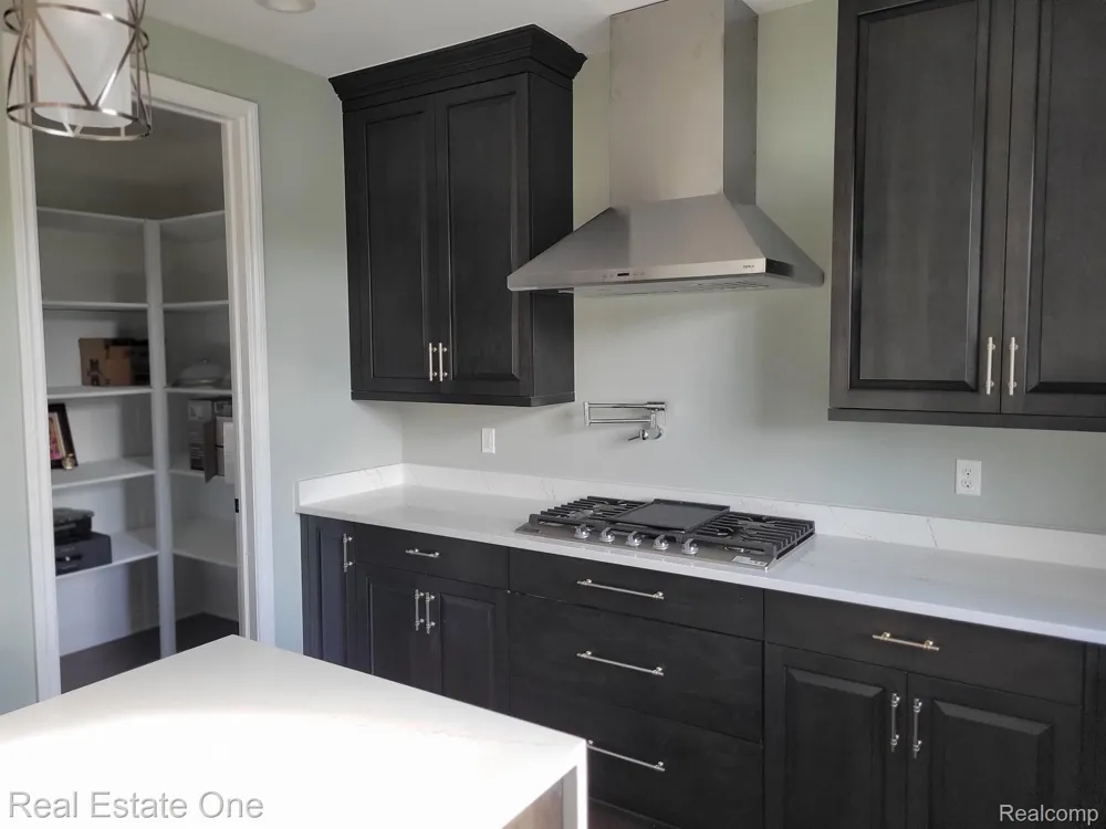 25 FLORENCE DRIVE Troy City, MI 48098