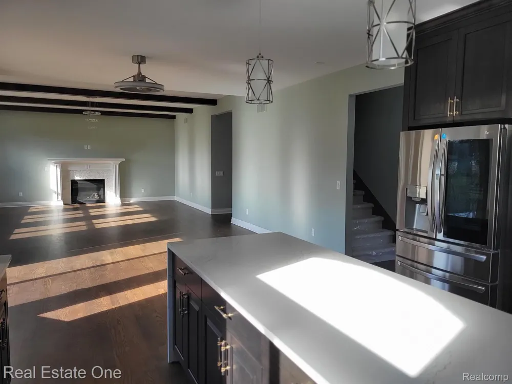 25 FLORENCE DRIVE Troy City, MI 48098