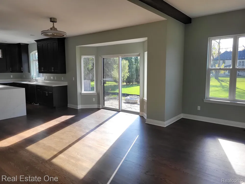 25 FLORENCE DRIVE Troy City, MI 48098