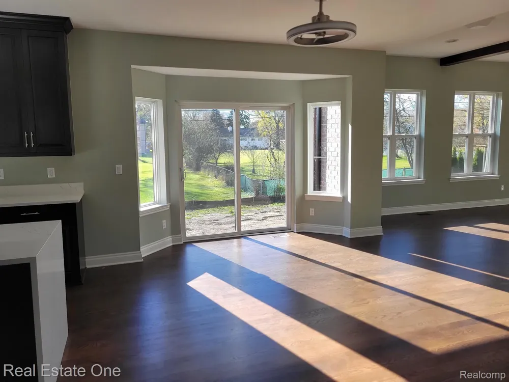 25 FLORENCE DRIVE Troy City, MI 48098