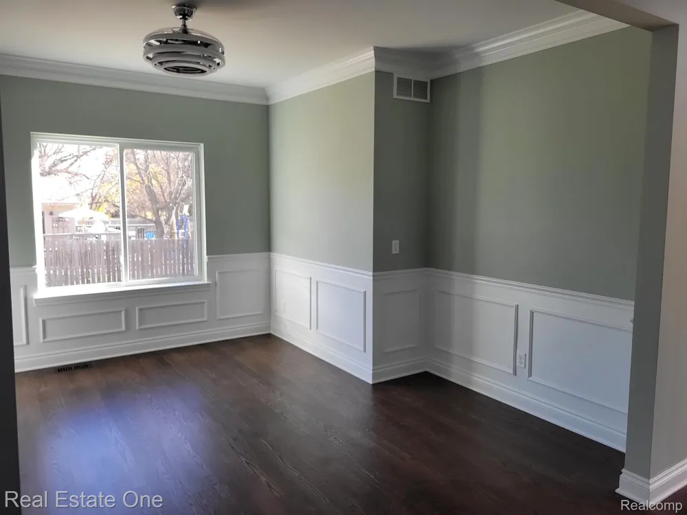 25 FLORENCE DRIVE Troy City, MI 48098