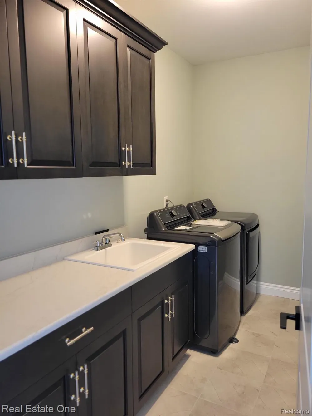 25 FLORENCE DRIVE Troy City, MI 48098