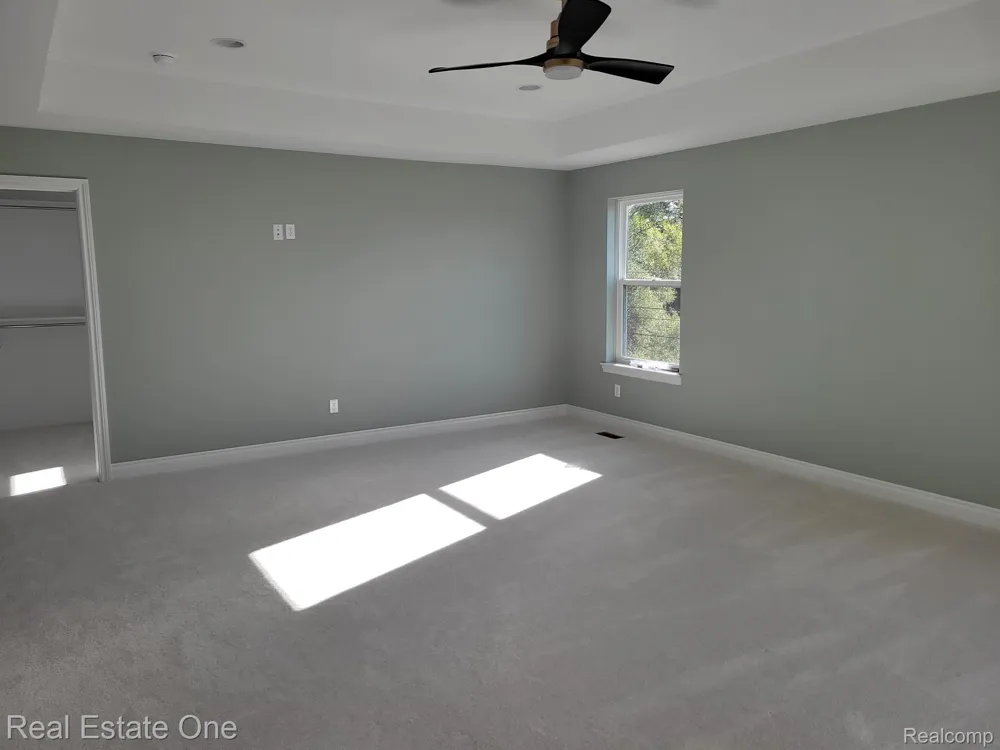 25 FLORENCE DRIVE Troy City, MI 48098