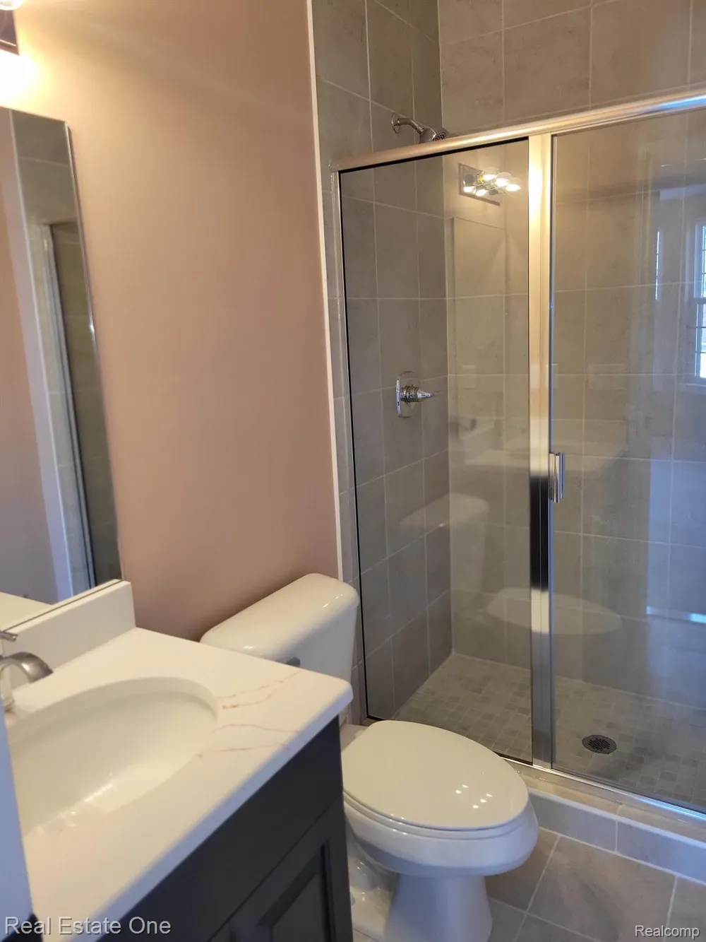 25 FLORENCE DRIVE Troy City, MI 48098