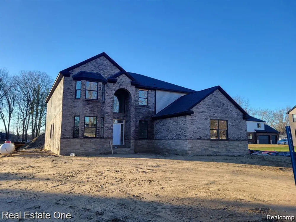 25 FLORENCE DRIVE Troy City, MI 48098