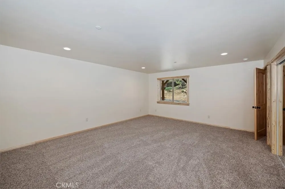 415 Vista Sugarloaf, CA 92386