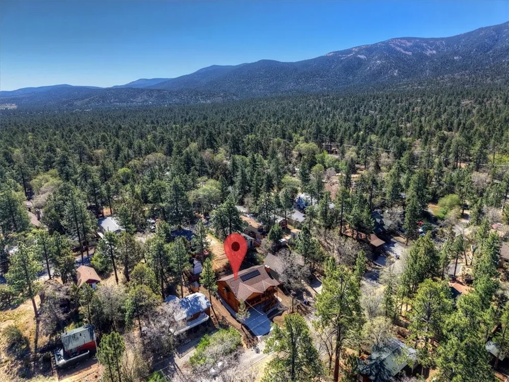 415 Vista Sugarloaf, CA 92386