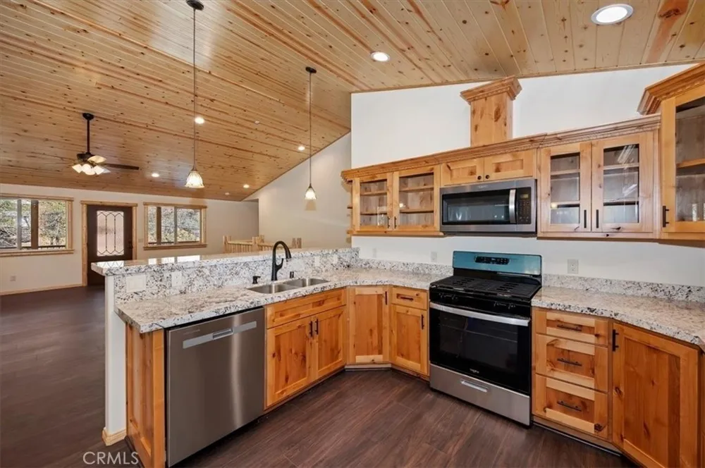 415 Vista Sugarloaf, CA 92386