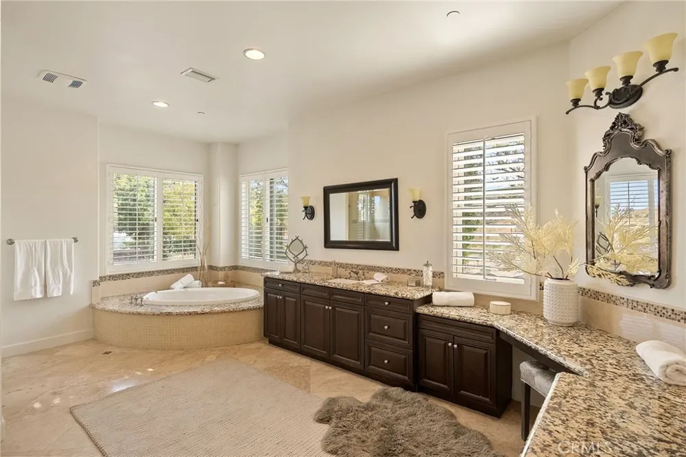 10727 W Stallion Ranch Road Shadow Hills, CA 91040
