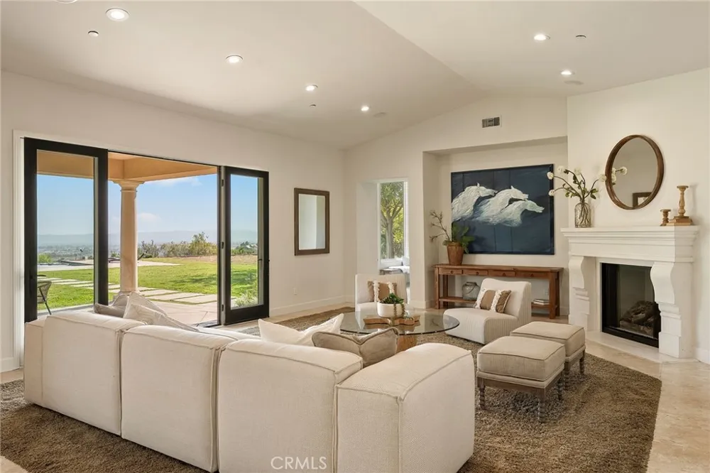 10727 W Stallion Ranch Road Shadow Hills, CA 91040