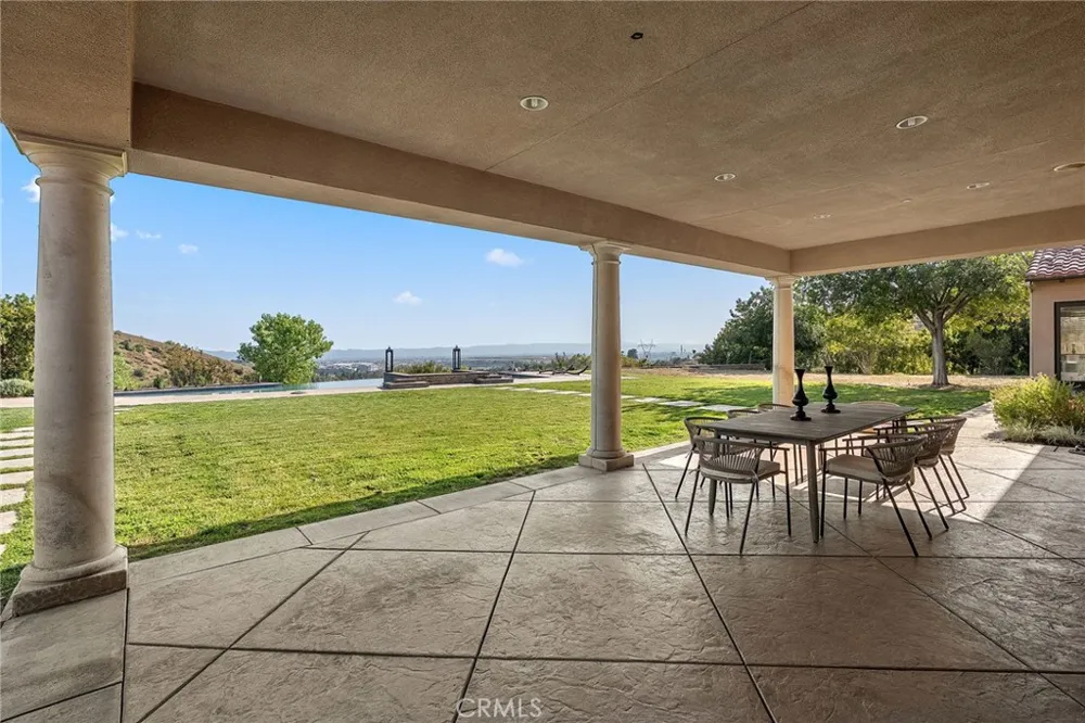 10727 W Stallion Ranch Road Shadow Hills, CA 91040