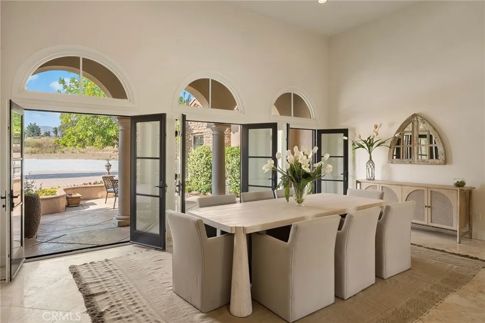 10727 W Stallion Ranch Road Shadow Hills, CA 91040