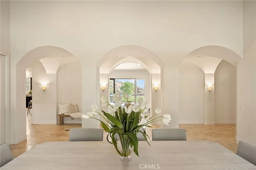 10727 W Stallion Ranch Road Shadow Hills, CA 91040