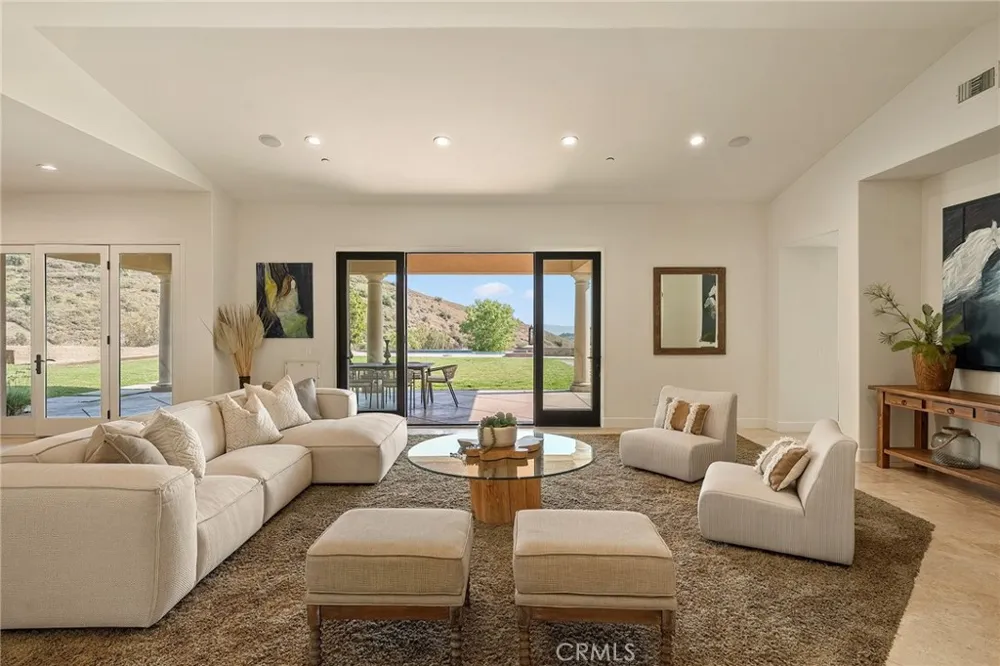 10727 W Stallion Ranch Road Shadow Hills, CA 91040