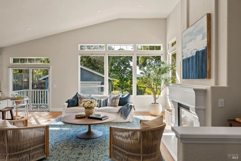 708 Hunt Avenue St. Helena, CA 94574