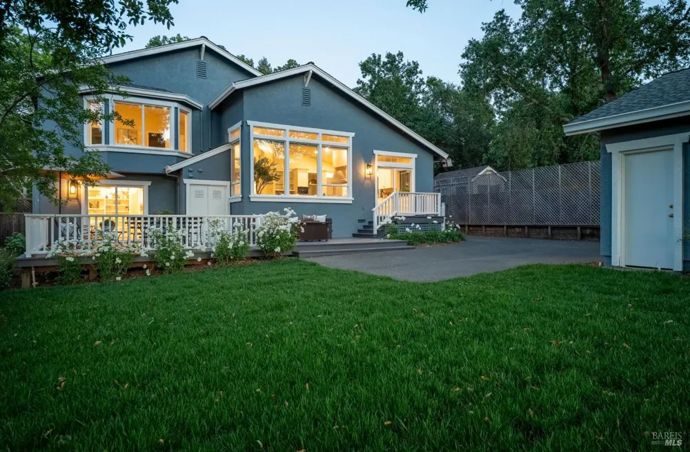 708 Hunt Avenue St. Helena, CA 94574