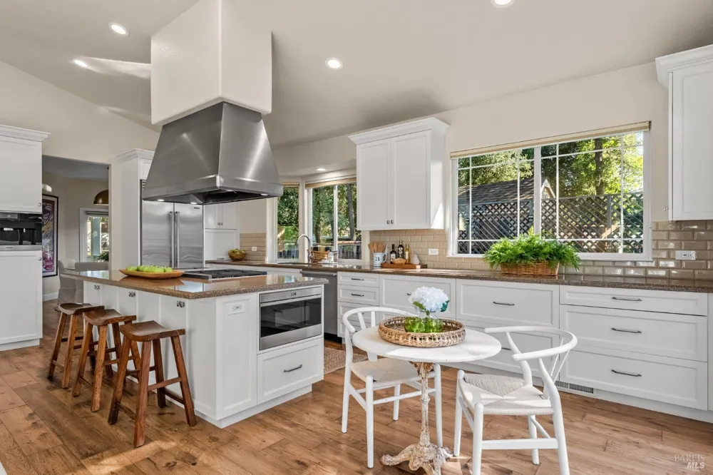 708 Hunt Avenue St. Helena, CA 94574
