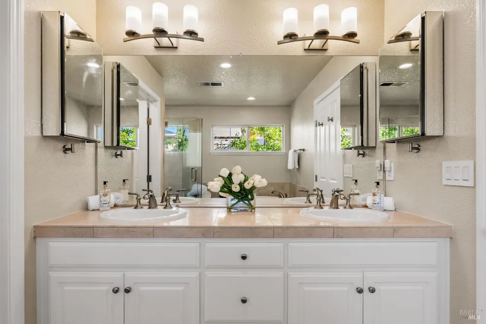 708 Hunt Avenue St. Helena, CA 94574