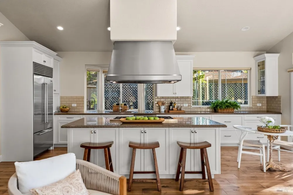 708 Hunt Avenue St. Helena, CA 94574