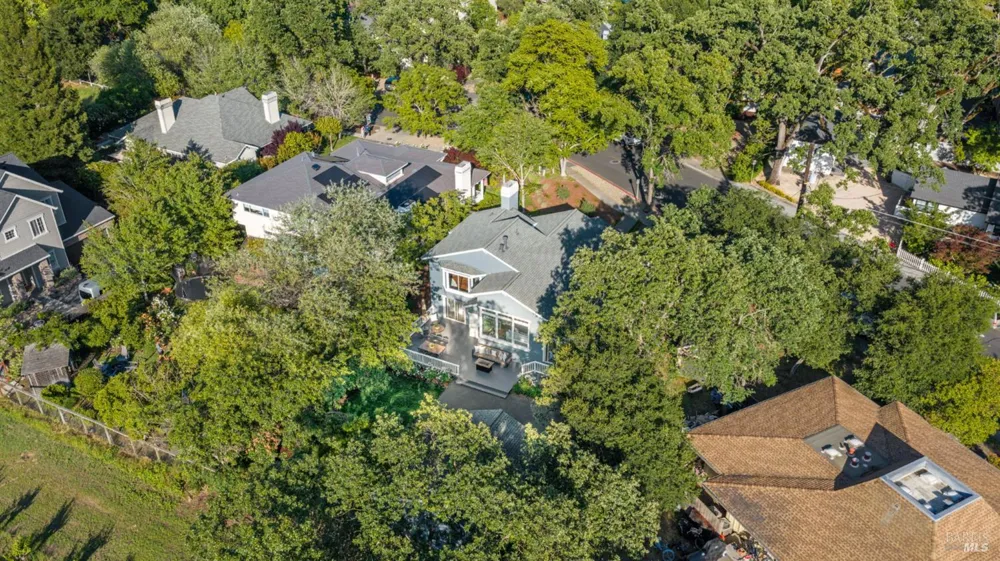 708 Hunt Avenue St. Helena, CA 94574