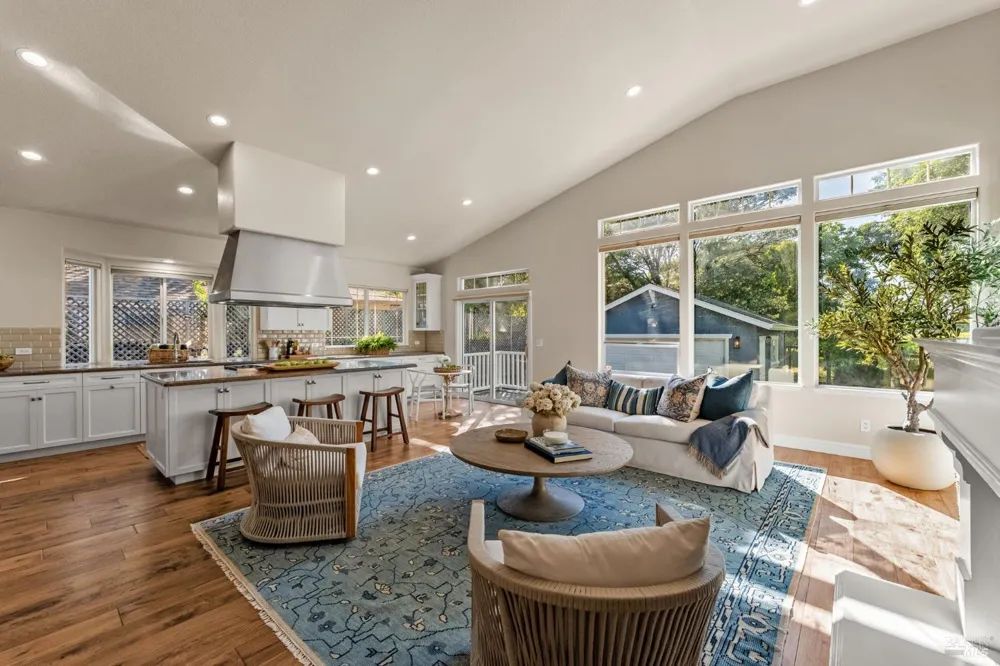708 Hunt Avenue St. Helena, CA 94574