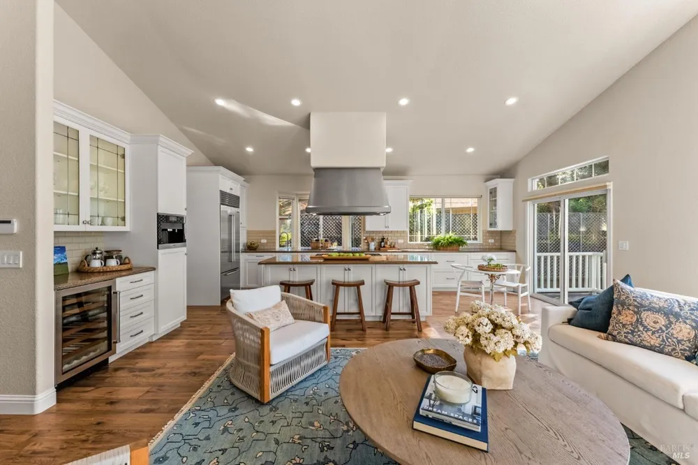 708 Hunt Avenue St. Helena, CA 94574
