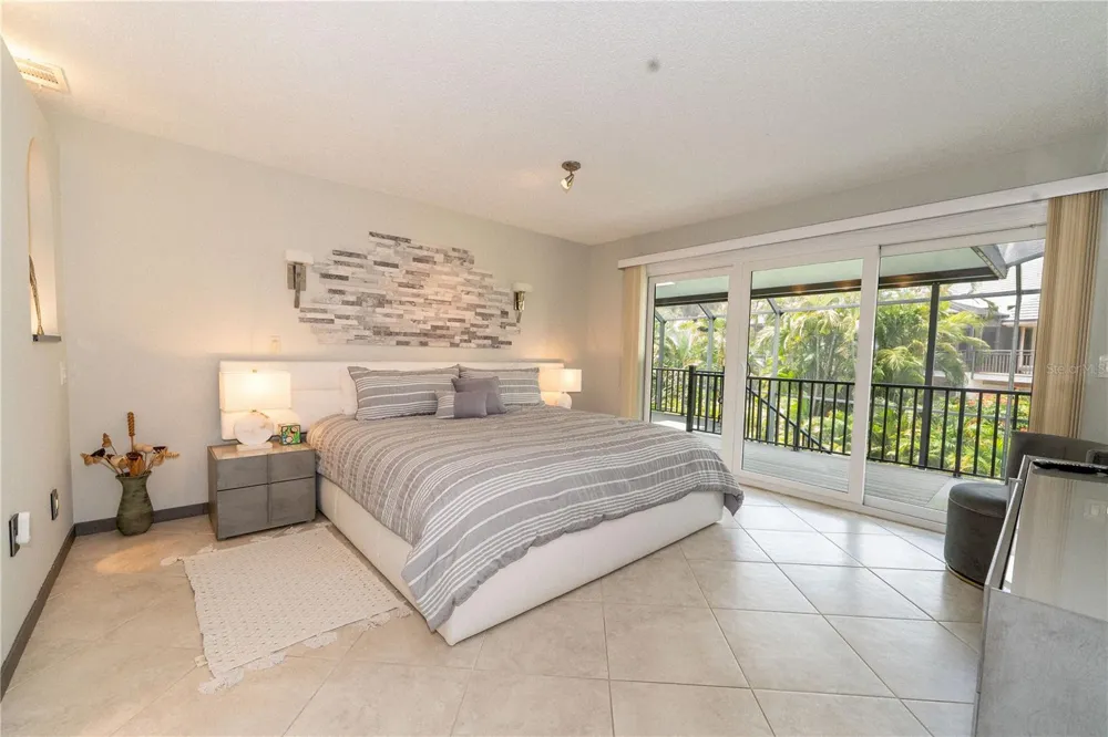 3210 BAYOU SOUND Longboat Key, FL 34228
