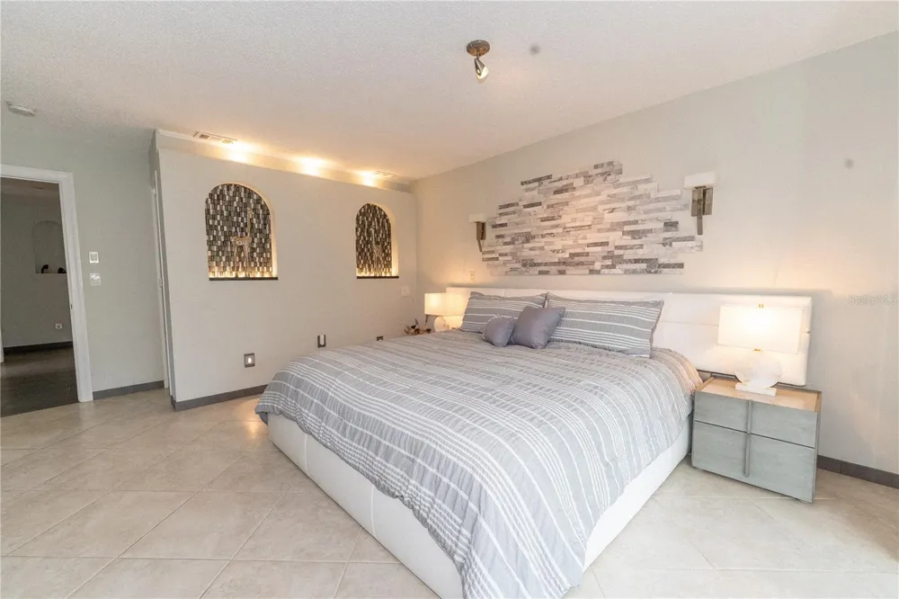 3210 BAYOU SOUND Longboat Key, FL 34228