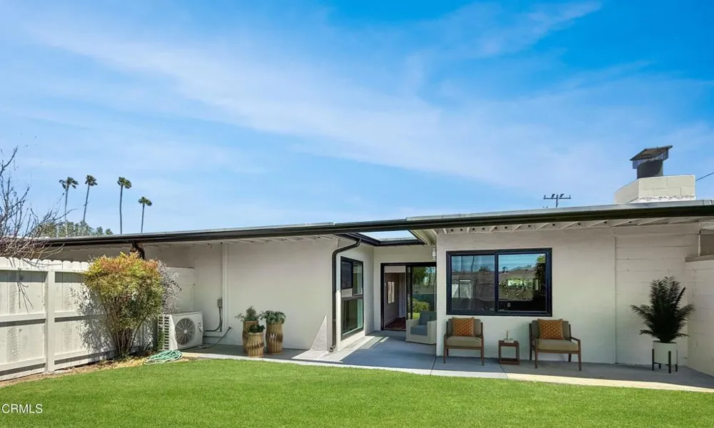 61 Redwood Avenue Ventura, CA 93003