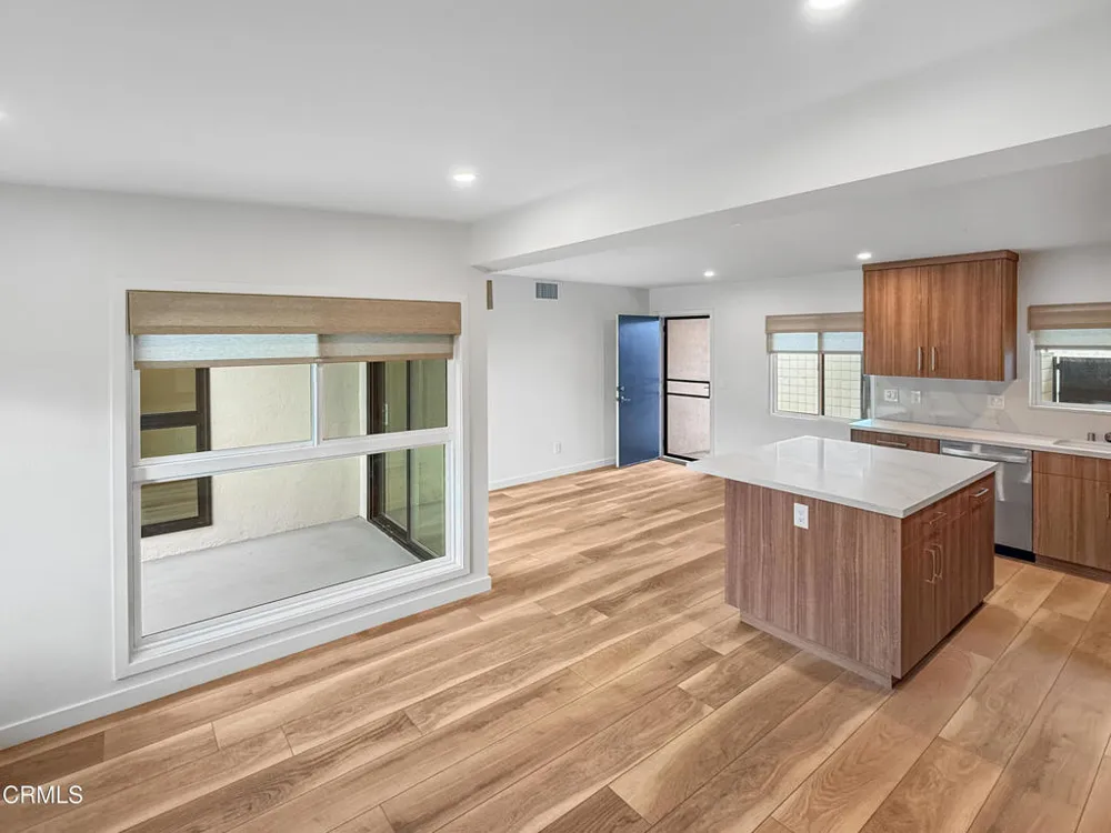 61 Redwood Avenue Ventura, CA 93003